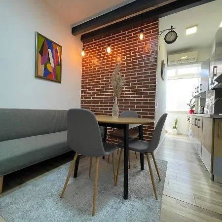 Aparthotel Myslym Shyri's