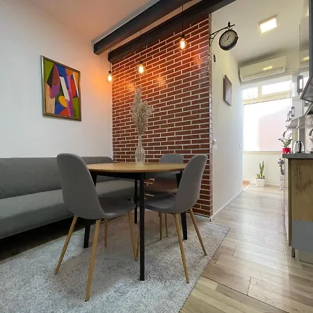 公寓式酒店 Myslym Shyri's 3*