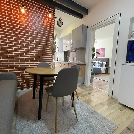 Aparthotel Myslym Shyri's 3*